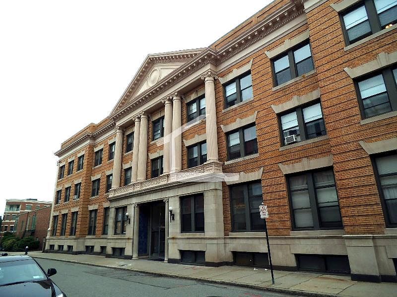 2nd image of 9 Sewall Ave APT 215