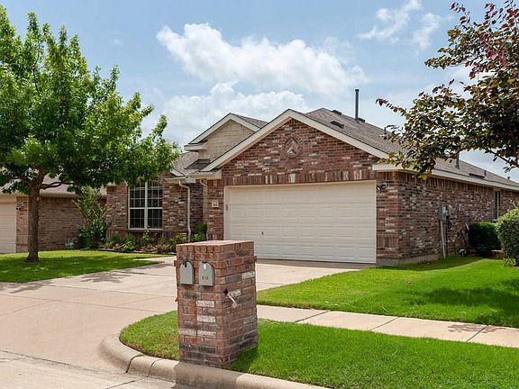 3rd image of 514 Moonrise Dr