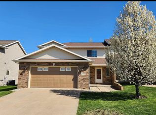 5584 Carver Dr, Dubuque, IA 52002