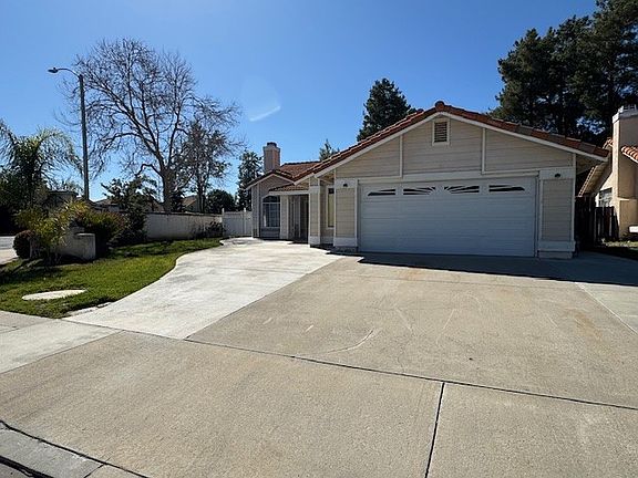 3rd image of 41949 Skywood Dr
