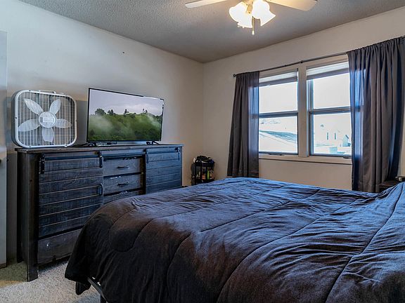4th image of 104 E Ave APT 4