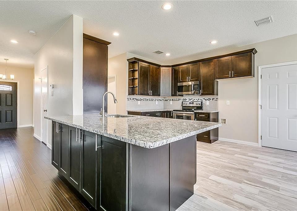 1st image of 525 Richmond Park Ln