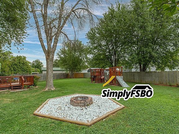 3rd image of 506 32nd Ave W
