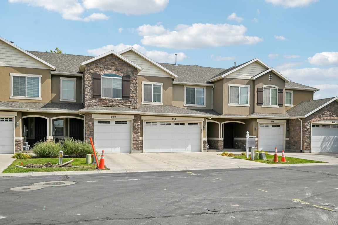 Halstead Dr-S2507-001.jpg