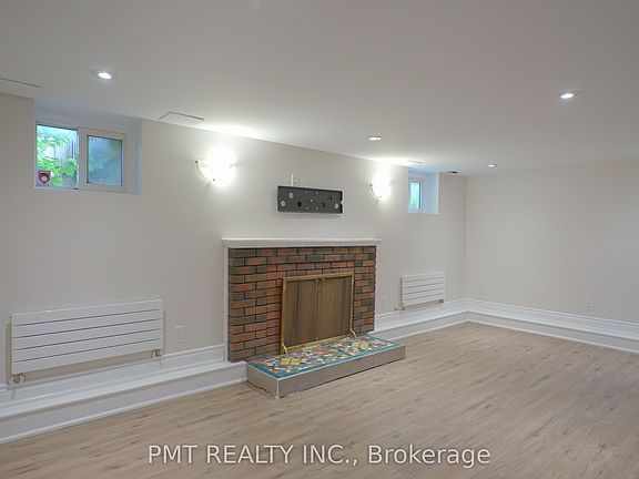4th image of 881 Coxwell Ave