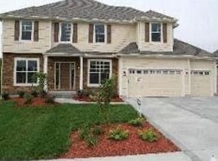 703 Willow Dr, Lansing, KS 66043