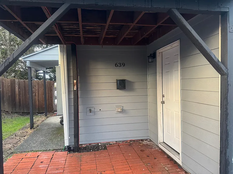 639 Roosevelt St — Photo 17