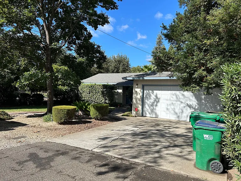 938 W 12th Ave — Photo 3