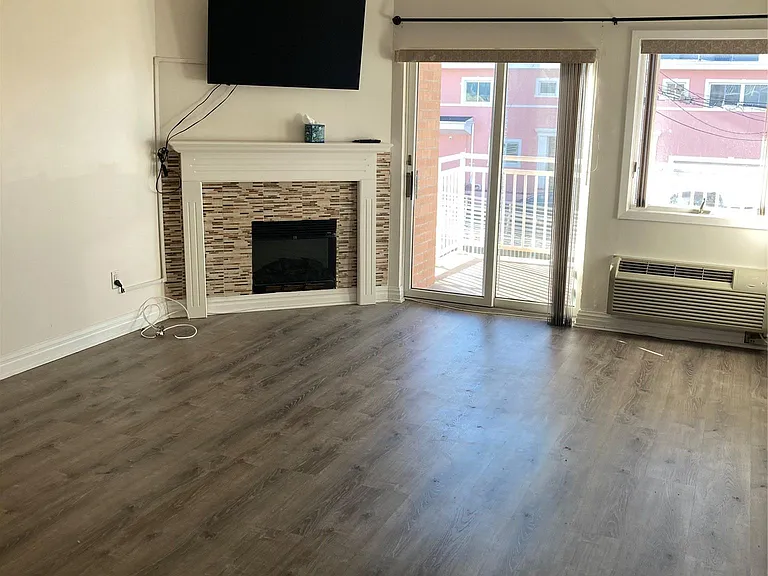 780 W Broadway #2H — Photo 4