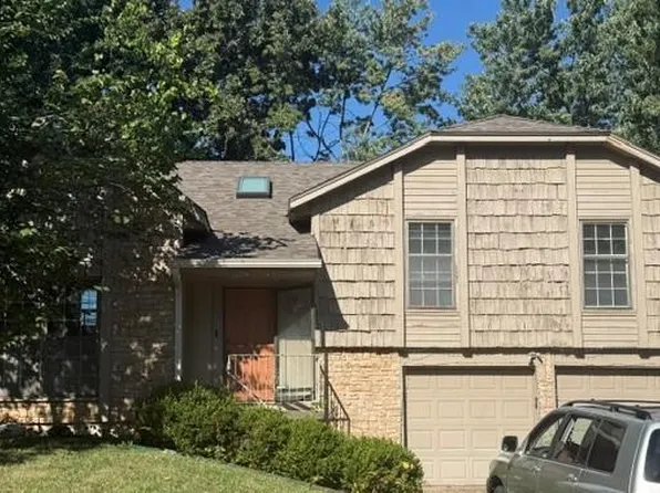 10312 Haskins St, Lenexa, KS 66215