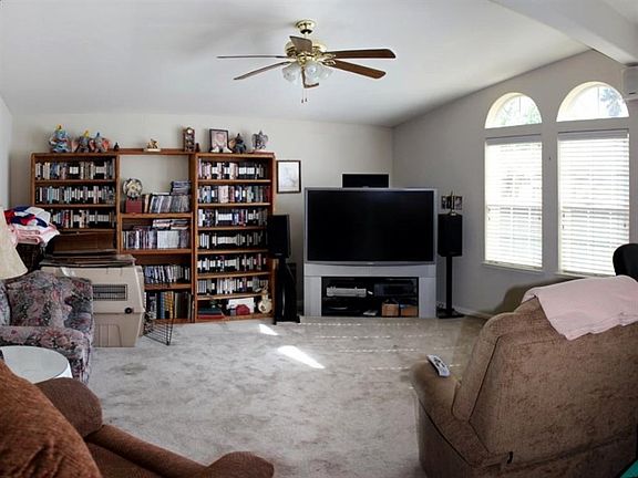 4th image of 552 Hermitage Ct #552