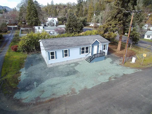 110 Byron St, Canyonville, OR 97417