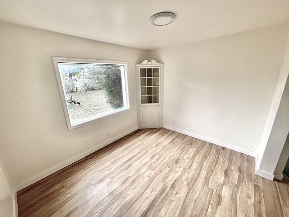 3rd image of 812 E Claybourne Ave