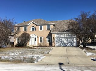 617 Clarendon Ln, Aurora, IL 60504