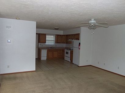 4th image of 300 E 7th St
