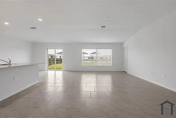 4 bed, 1941 sqft, $2,750 — Photo 2