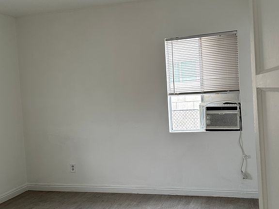 5th image of 324 S Orange Ave