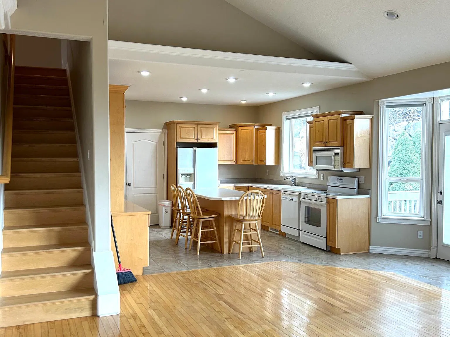 1698 Mount Logan Dr — Photo 4