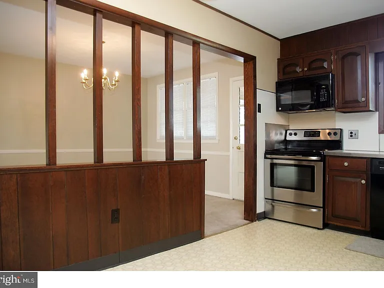 17 Wayne Dr — Photo 8