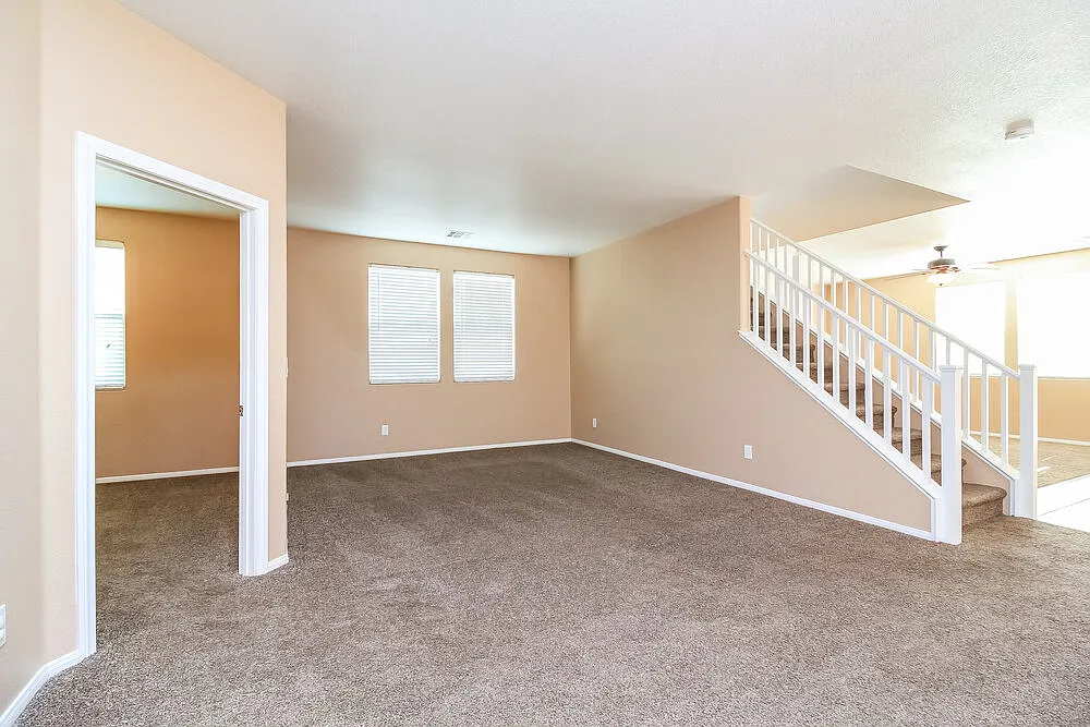 5 bed, 3.0 bath, 2544 sqft, $2,715 — Photo 2