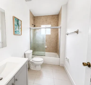 841 SW 6th St — Photo 3