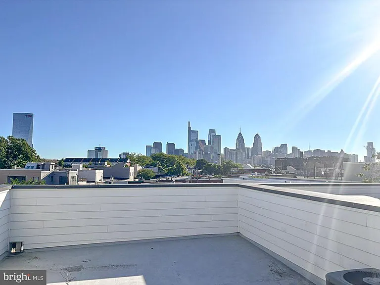2527 Graduate Sq — Photo 14