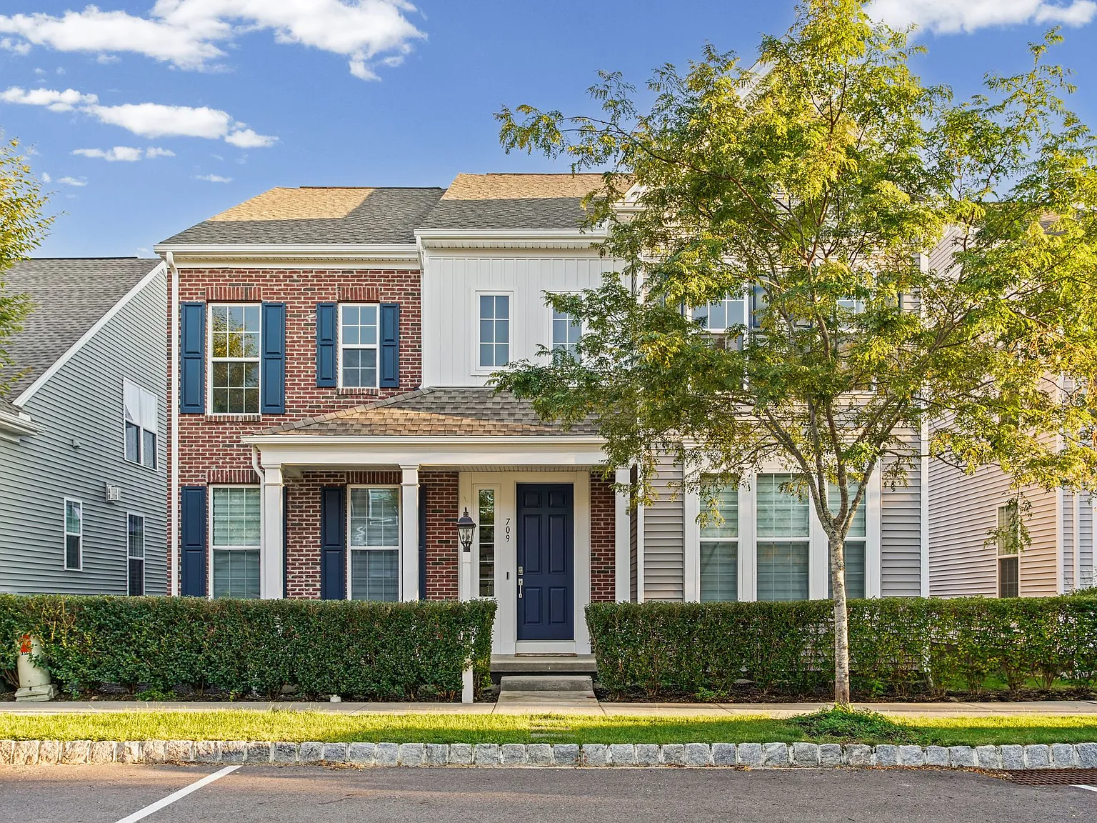 5 bed, 3390 sqft, $5,000 — Photo 1
