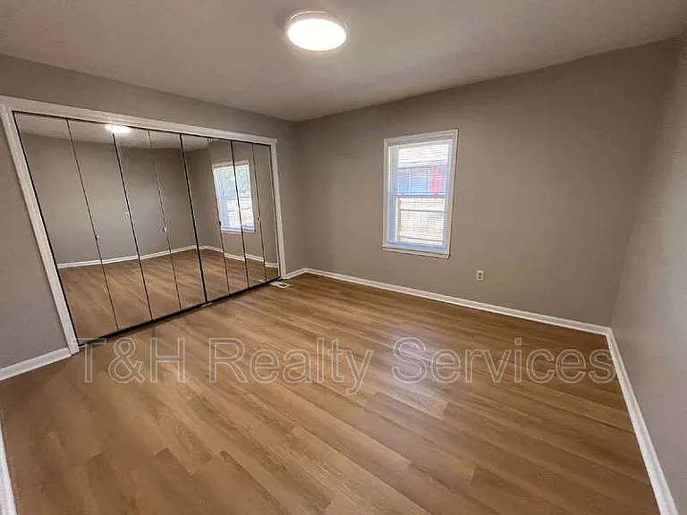 110 Pennsylvania Ct — Photo 23