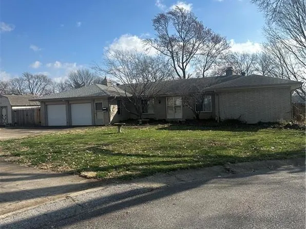 9716 E 26th St, Independence, MO 64052