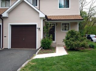 2 Tulip Ct, Edison, NJ 08820