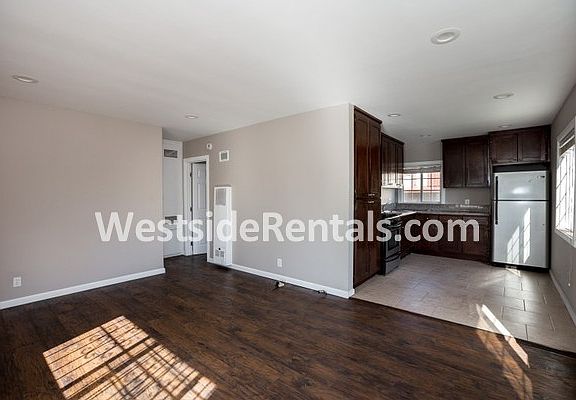 3rd image of 727 N Vendome St