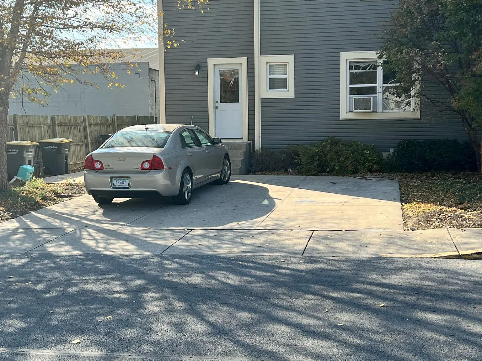 3 bed, 1.5 bath, 1240 sqft, $1,200 — Photo 2