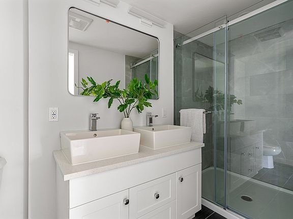 3rd image of 602 Canterbury St #9U