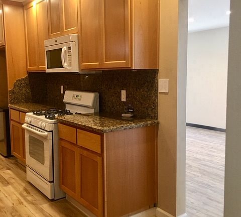 5th image of 1103 W Don St