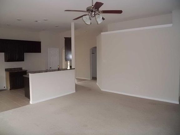 3rd image of 8201 Deer Bluff Ln