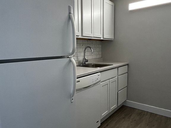3rd image of 24 Dundas St #907
