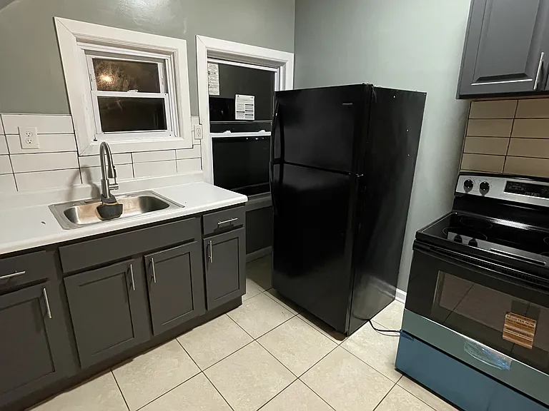 377 S 10th St #3 — Photo 2