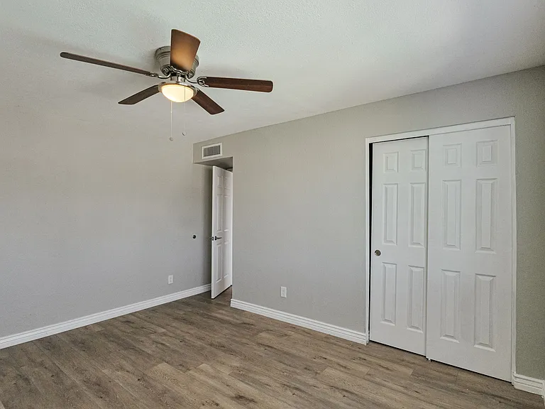 1602 E Weathervane Ln — Photo 14