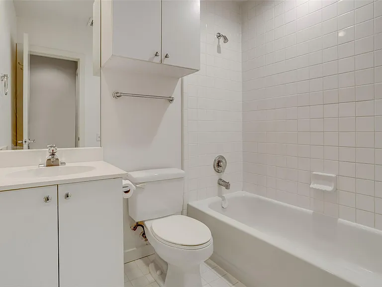 910 Ruthven St — Photo 15