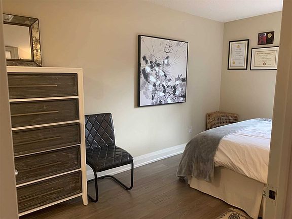 3rd image of 1001 Bay St Unit 706