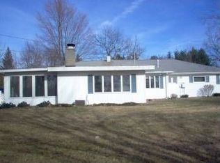 2720 Gilletts Lake Rd, Jackson, MI 49201