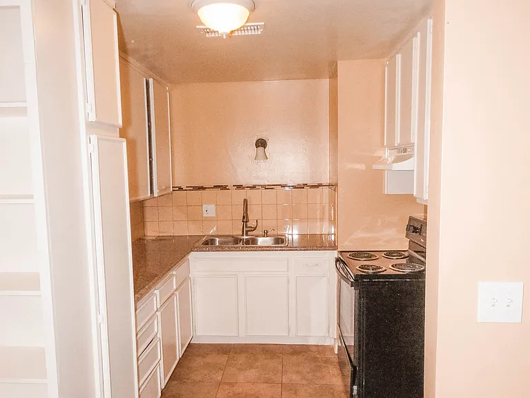 3017 Q St #A — Photo 4