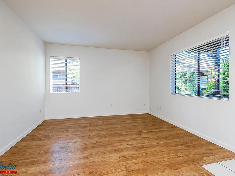 414 Bay Ave #D — Photo 6