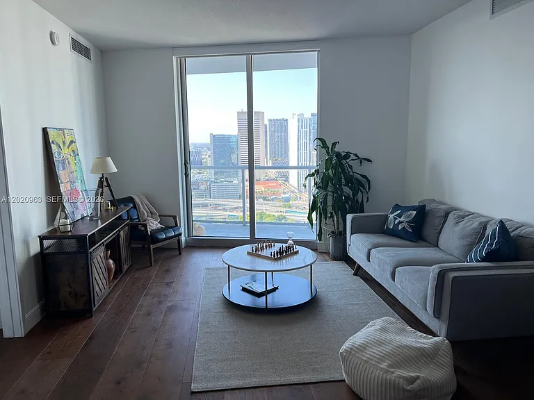 185 SW 7th St #3209 — Photo 2