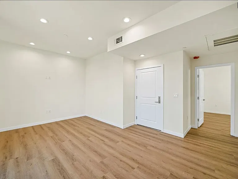 8827 Van Nuys Blvd #201 — Photo 7