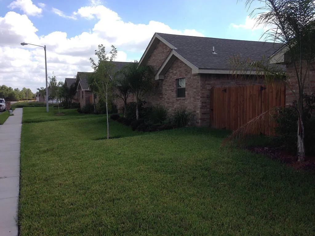 Building Photo - 1923 Upland Dr #4