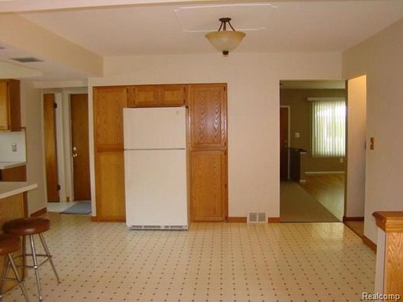 5th image of 2642 Girard Dr