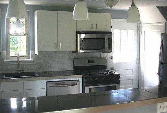 Kitchen (Photo 1)