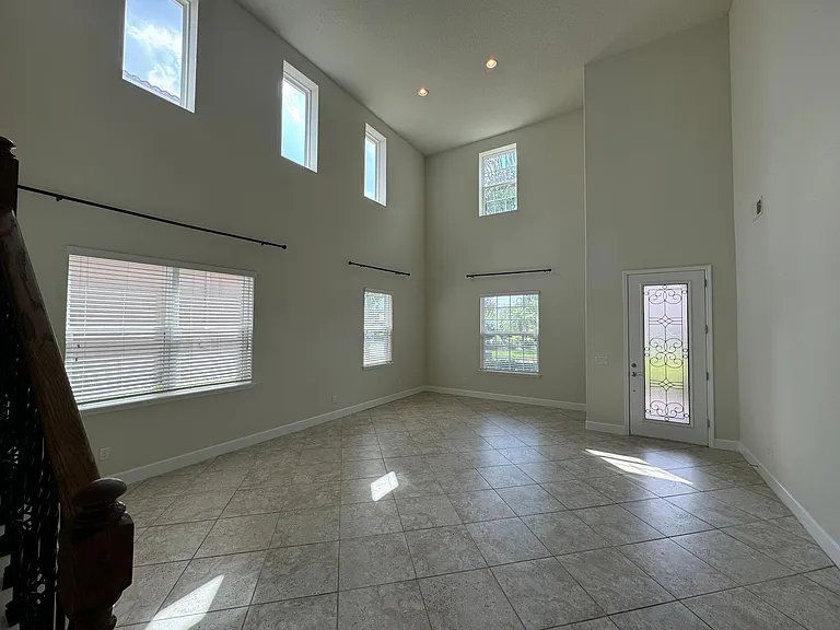 12119 Uleta Ln — Photo 16