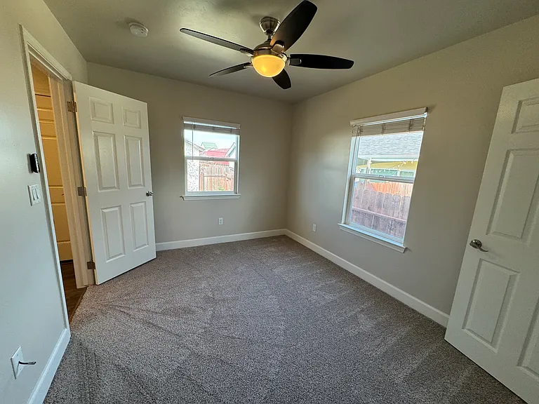 2036 Oak St #1 — Photo 22